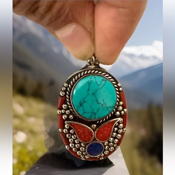 Vintage and handcrafted Navajo style Tibetan silver pendant with turquoise,coral - Picture 5 of 7